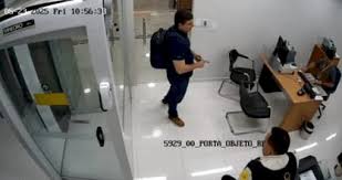 Empresário que entregou mochilas com dinheiro a motorista de Furlan deve soltar a mão do prefeito