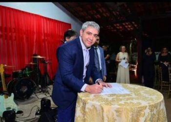 Promotor afastado consultou processo sigiloso antes de informações aparecerem em sites ligados a prefeitura